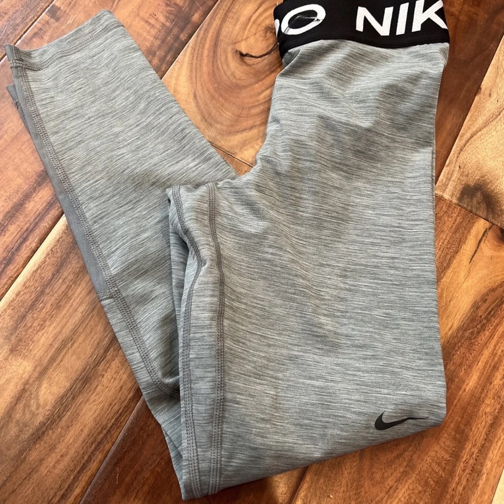 NWT Nike Pro Women's Mid-Rise Crop Leggings GREY BLACK White CZ9803-084 Size XS